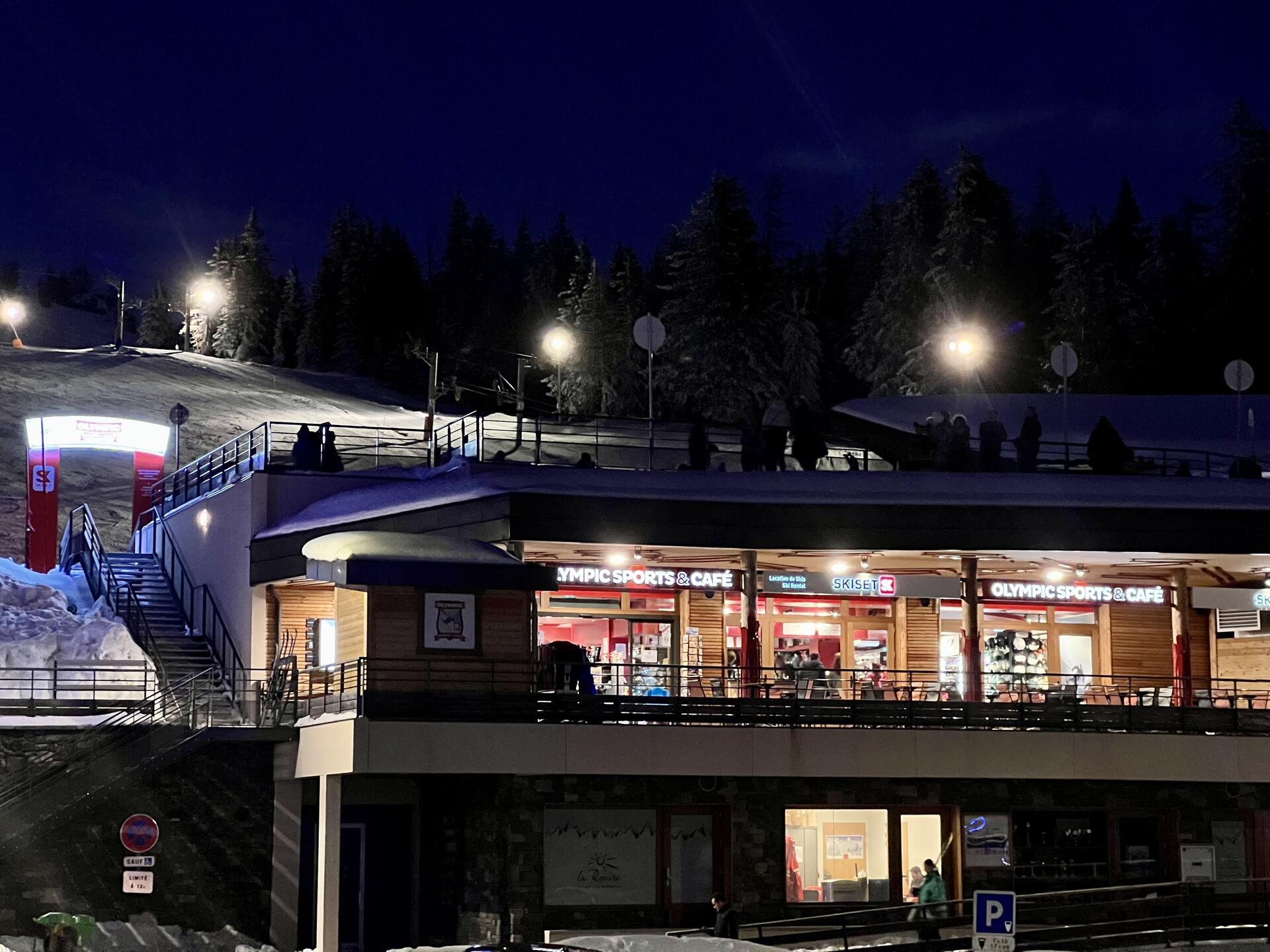 Skiset Olympic Sports & Café