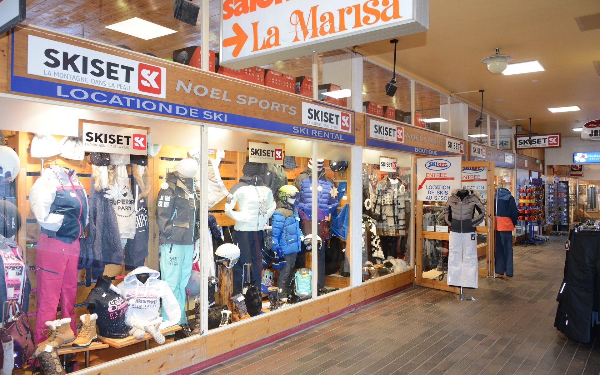 Noël Sports Centre Station