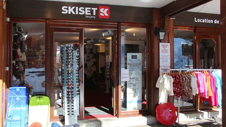 Entrance to the Skiset Vaujany ski hire shop